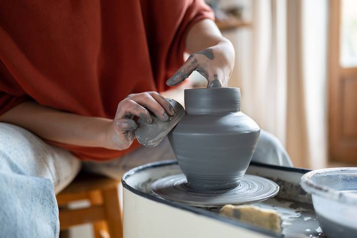 The best pottery studios have good equipment, materials, and instructors.